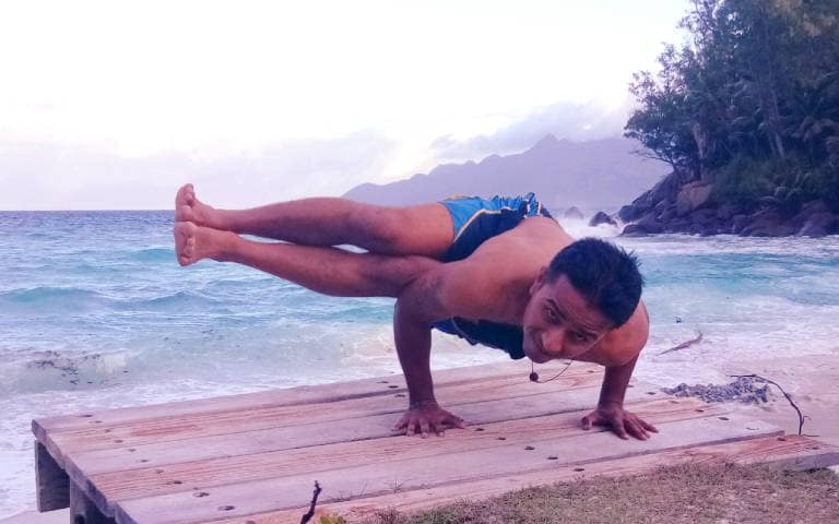 astavakrasana